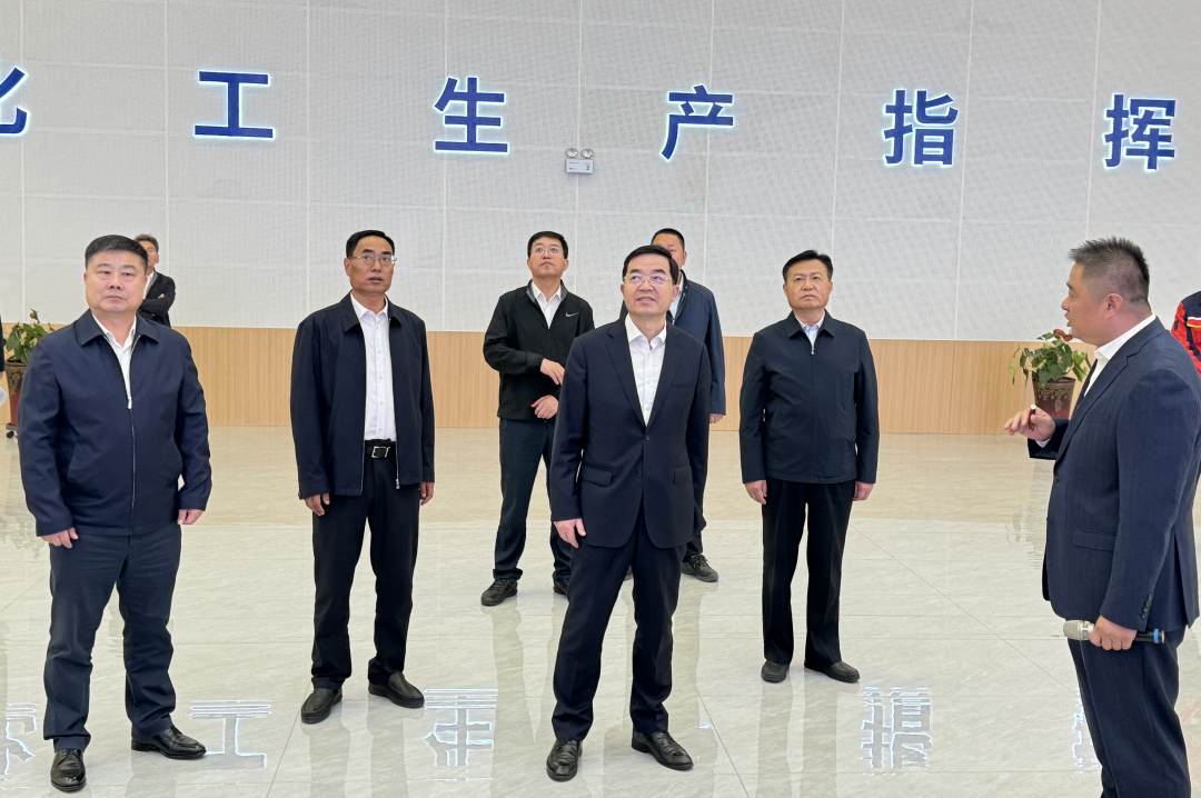 山東省(shěng)委常委、副省(sheng)長張海波一(yi)行莅臨沈阳(yang)聚鼎机器人(ren)制造有限责(ze)任公司(急速(sù)版)調研指導(dǎo)工作